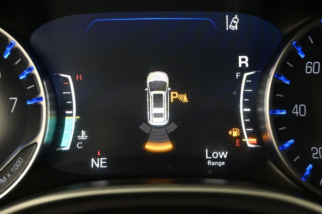 Used 2024 Chrysler Pacifica Touring-L FWD image 39