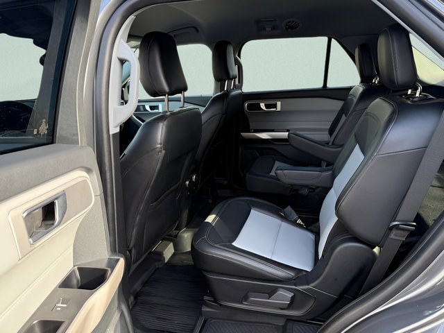 Certified 2022 Ford Explorer XLT w/ Equipment Group 202A AWD/4WD image 5