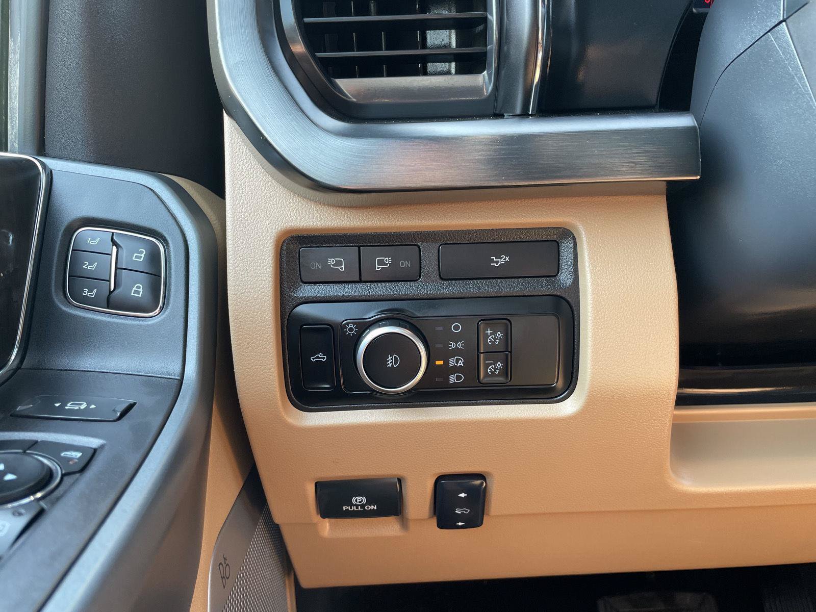Certified 2024 Ford F250 Lariat w/ Chrome Package AWD/4WD image 16
