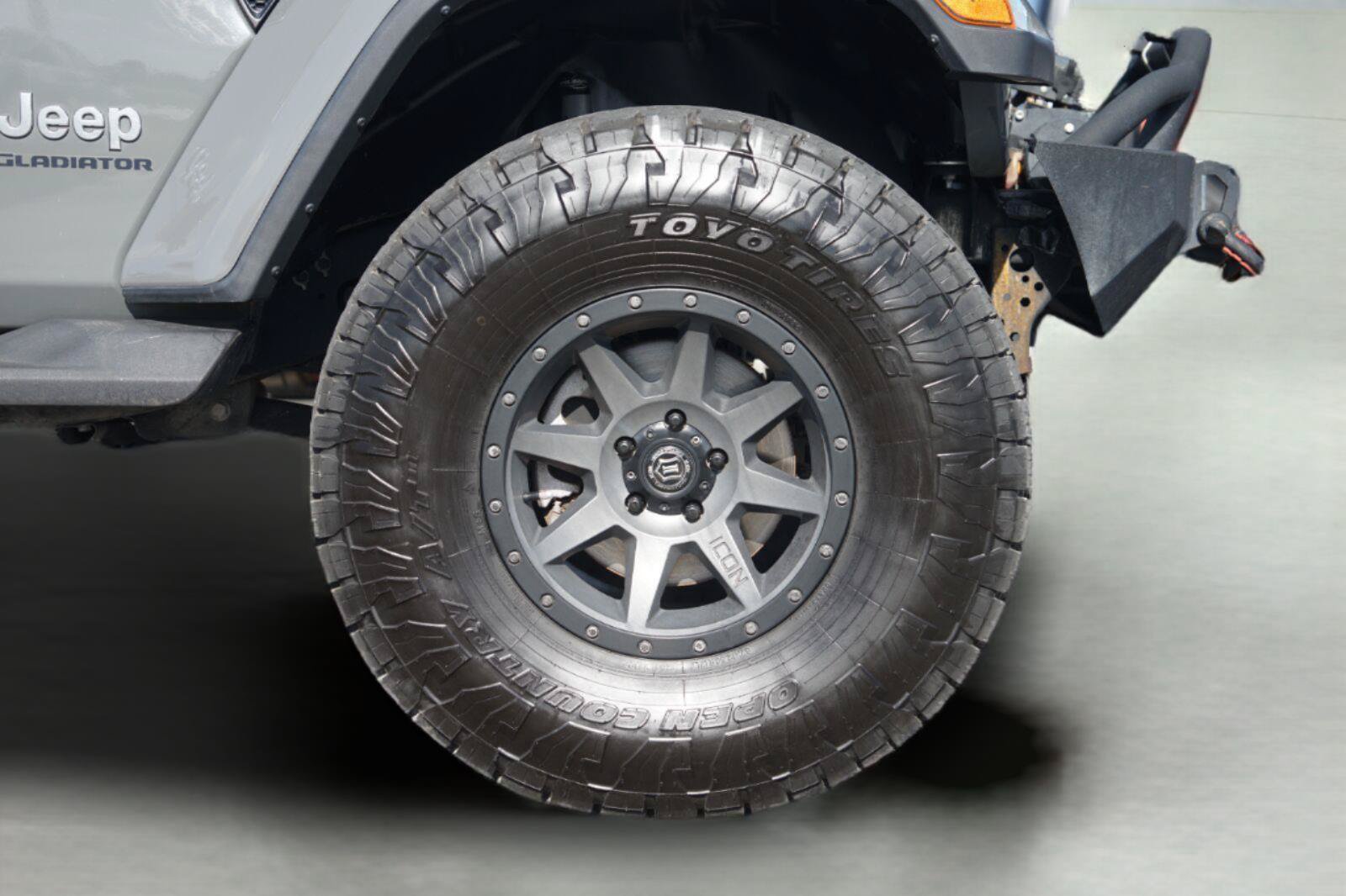 Used 2020 Jeep Gladiator Overland AWD/4WD image 4