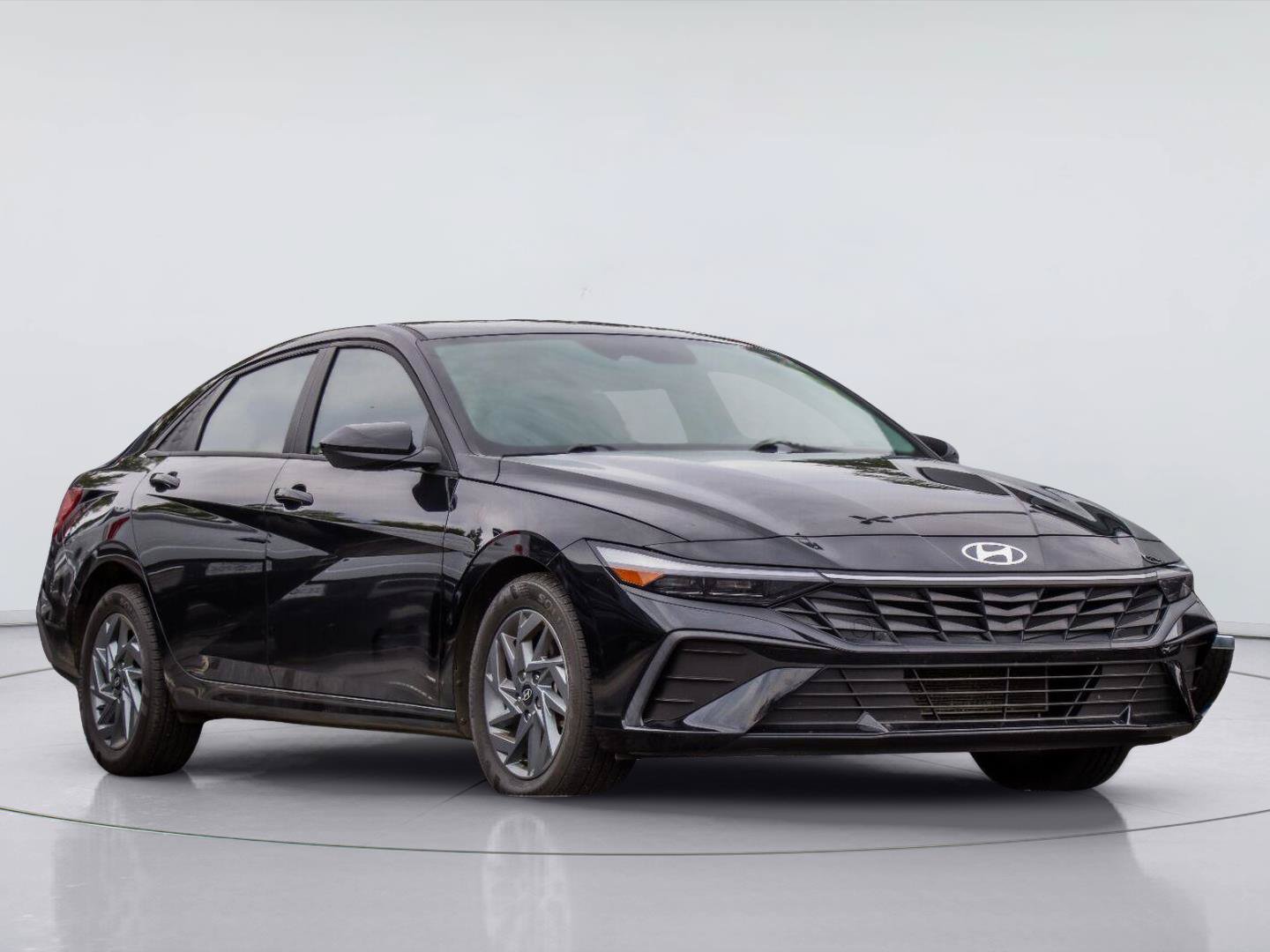 Used 2024 Hyundai Elantra SEL FWD image 1