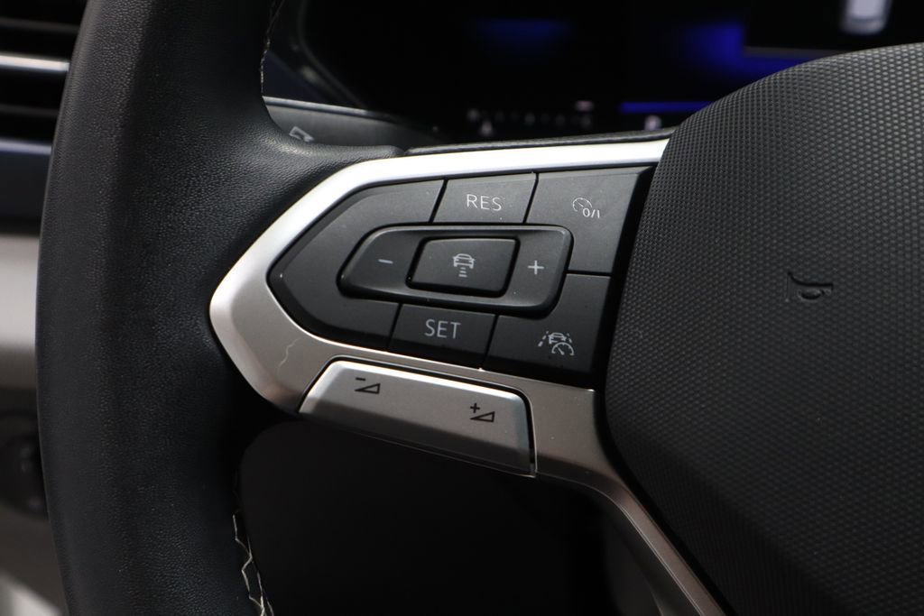 Used 2023 Volkswagen Taos SE w/ Panoramic Sunroof Package AWD/4WD image 28