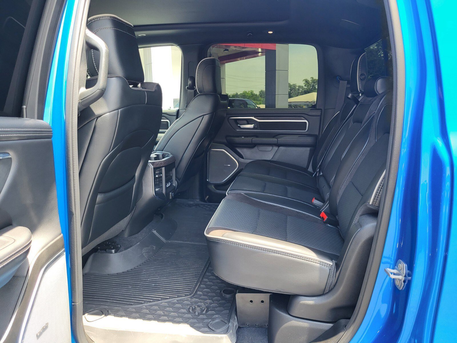 Used 2025 RAM 1500 Laramie w/ Night Edition AWD/4WD image 17