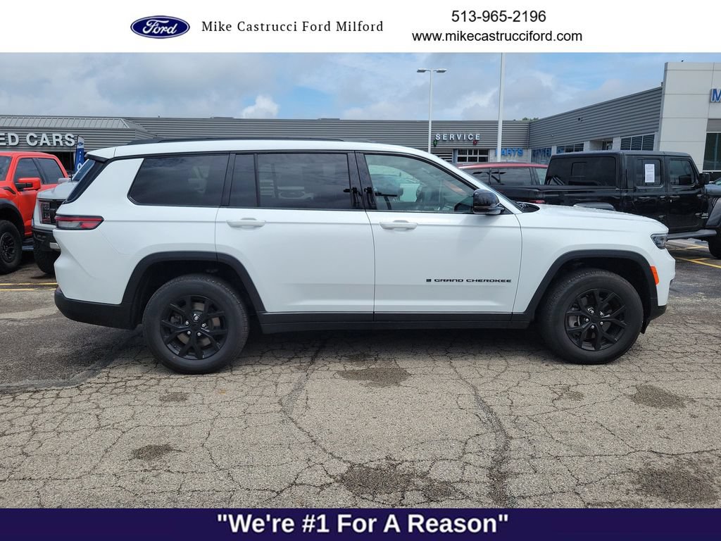 Used 2025 Jeep Grand Cherokee L Altitude AWD/4WD image 6