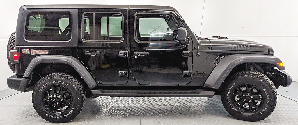 Used 2023 Jeep Wrangler Unlimited Sport AWD/4WD image 2