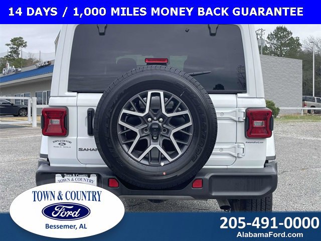 Used 2025 Jeep Wrangler Sahara image 4