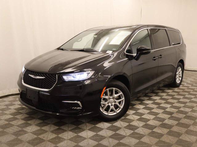 Used 2025 Chrysler Pacifica Select FWD image 5