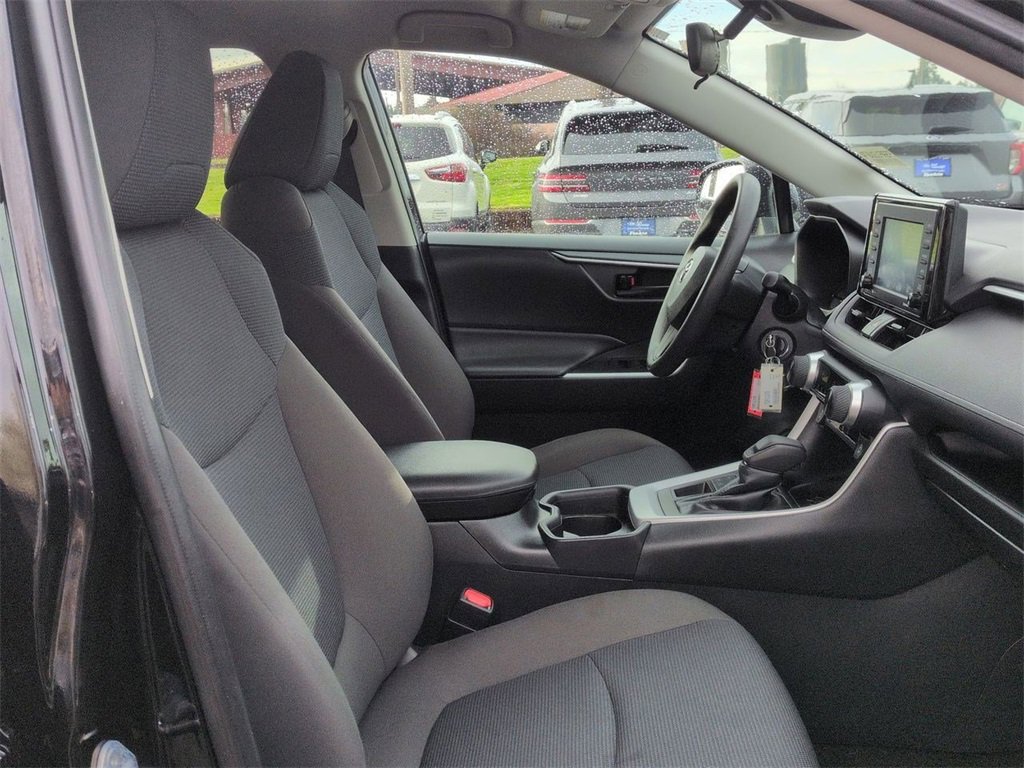 Used 2021 Toyota RAV4 LE image 29