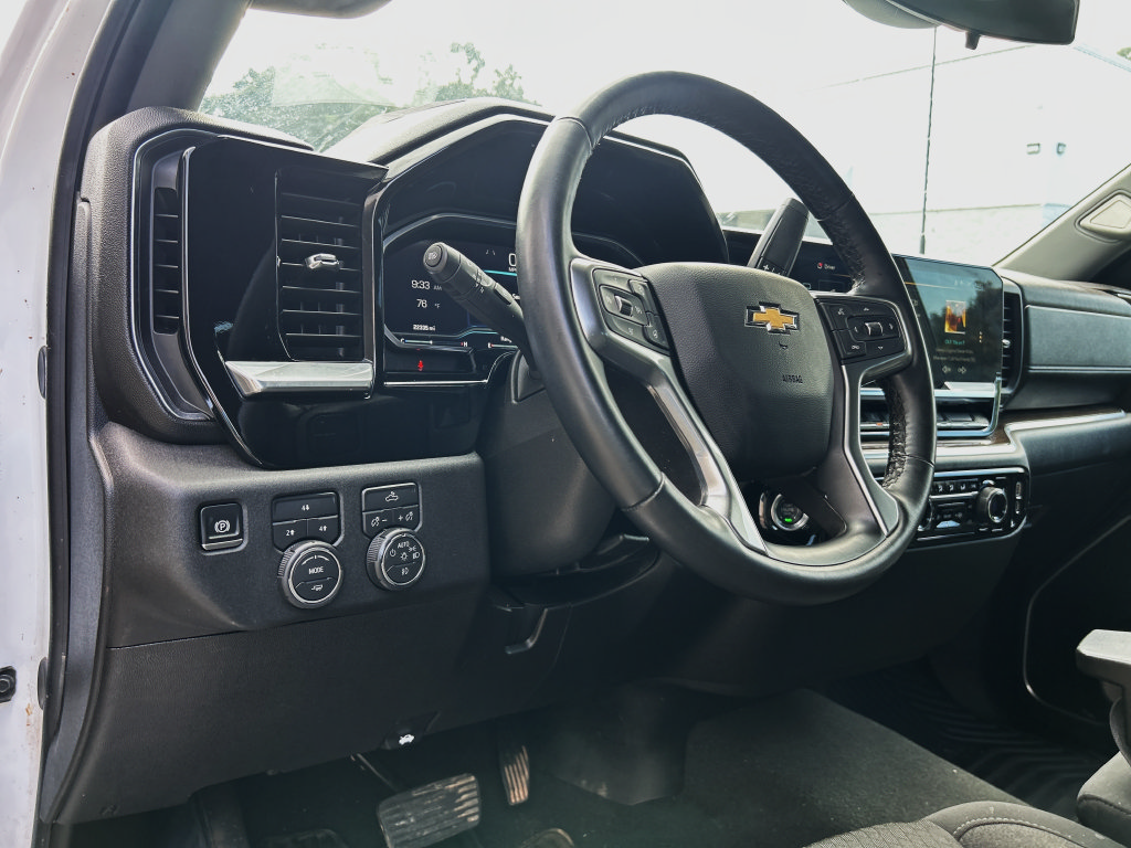 Used 2025 Chevrolet Silverado 2500 LT w/ Convenience Package AWD/4WD image 10