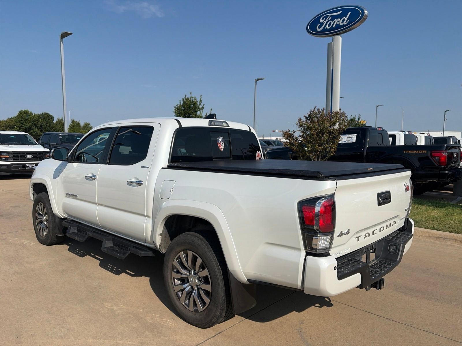 Used 2021 Toyota Tacoma Limited AWD/4WD image 5