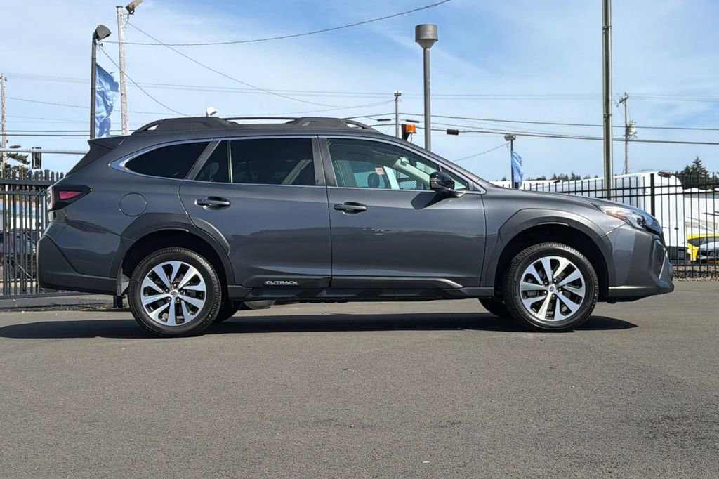 Used 2023 Subaru Outback Premium AWD/4WD image 2