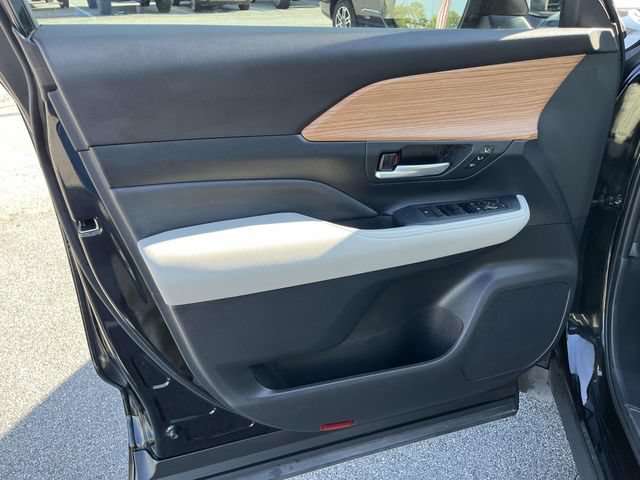 Used 2025 Toyota Grand Highlander AWD image 17
