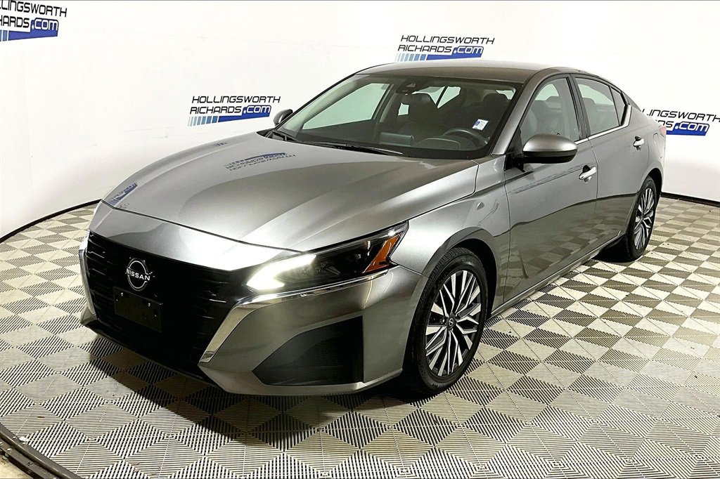 Used 2023 Nissan Altima 2.5 SV image 1