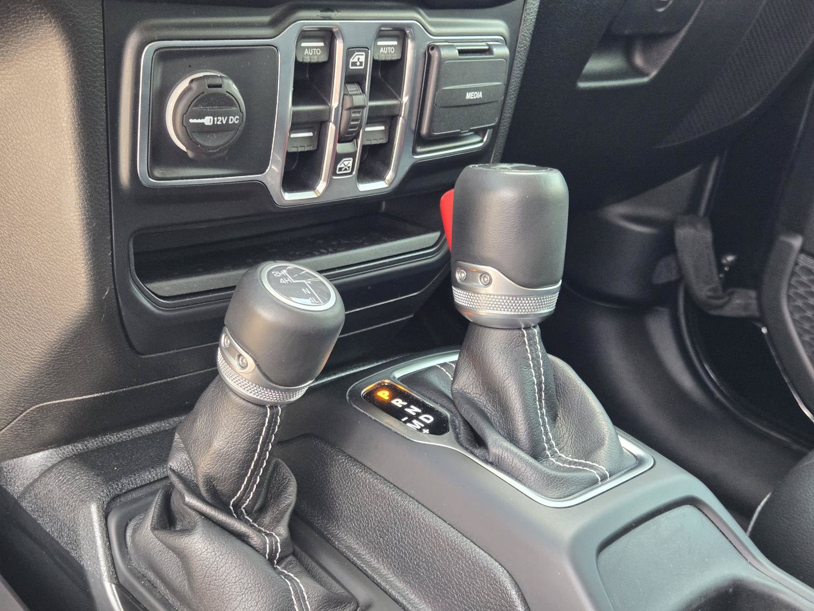 Used 2019 Jeep Wrangler Unlimited Sahara AWD/4WD image 33