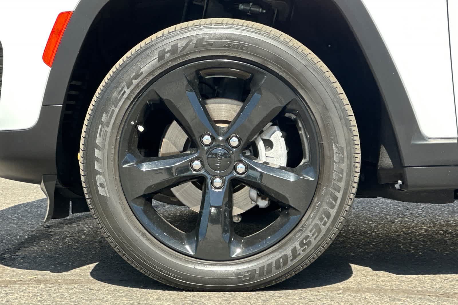 Used 2023 Jeep Grand Cherokee Altitude AWD/4WD image 27