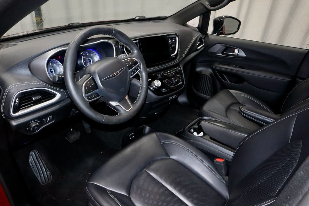 Used 2025 Chrysler Pacifica Select FWD image 24