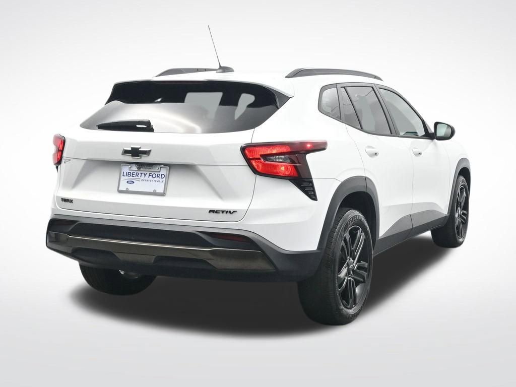 Used 2024 Chevrolet Trax ACTIV w/ Sunroof Package FWD image 7