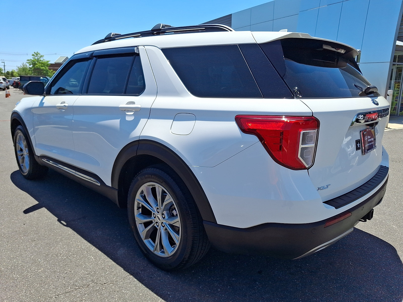Certified 2022 Ford Explorer XLT w/ Equipment Group 202A AWD/4WD image 7