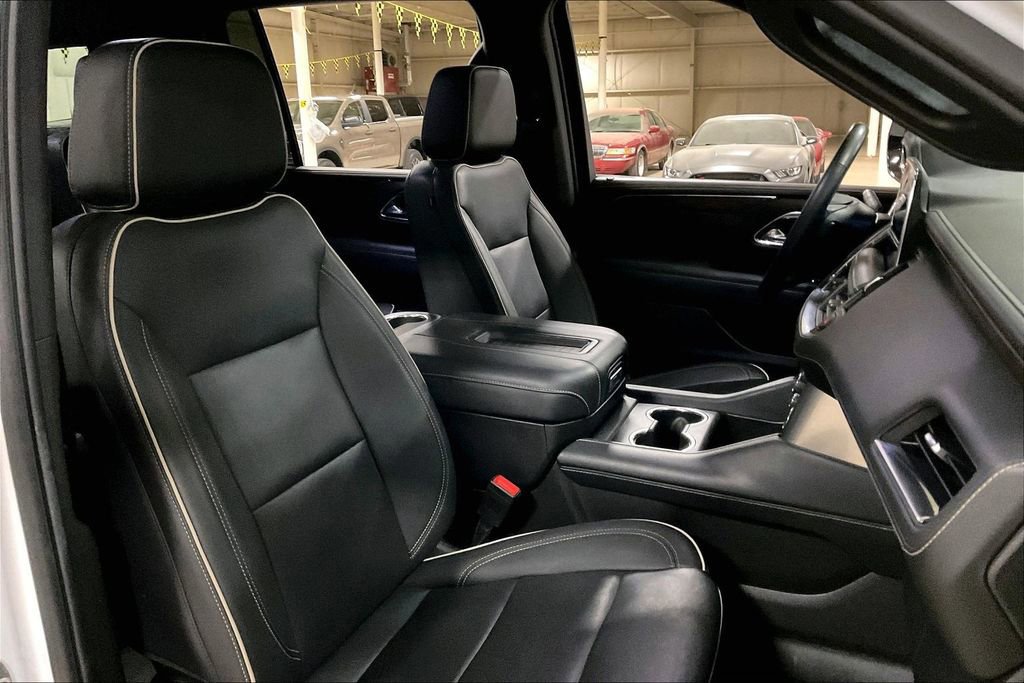 Used 2023 Chevrolet Suburban Premier image 9