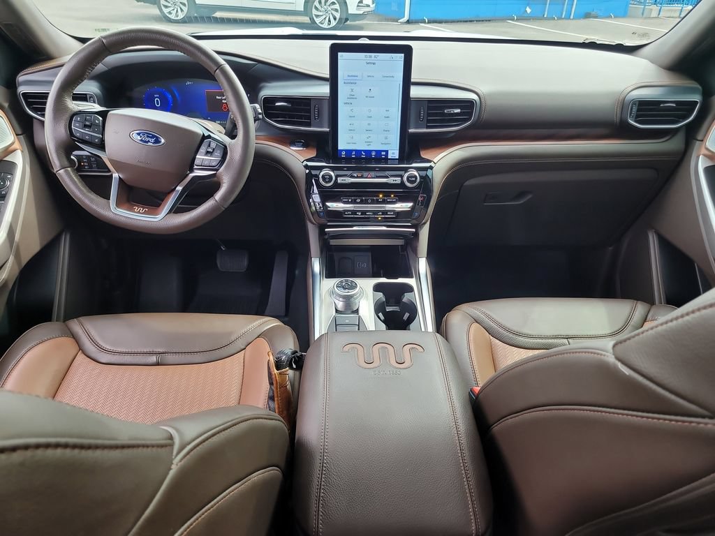 Certified 2023 Ford Explorer King Ranch w/ Technology Package AWD/4WD image 13