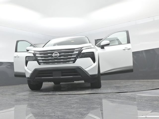 Used 2025 Nissan Rogue SV AWD/4WD image 32
