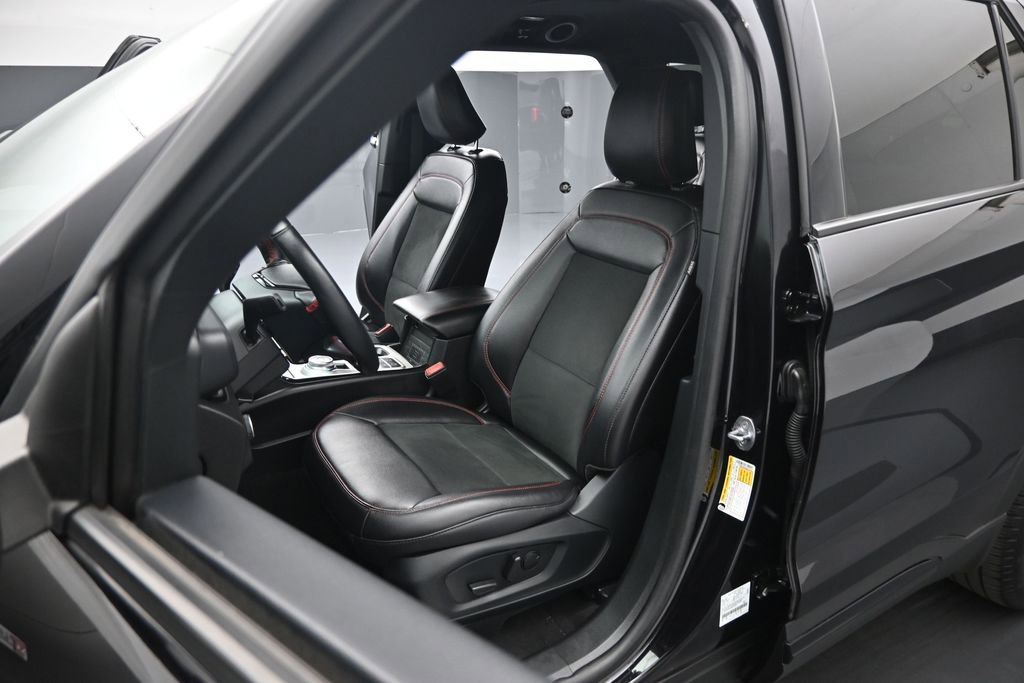 Certified 2024 Ford Explorer ST-Line w/ Class IV Trailer Tow Package RWD image 9
