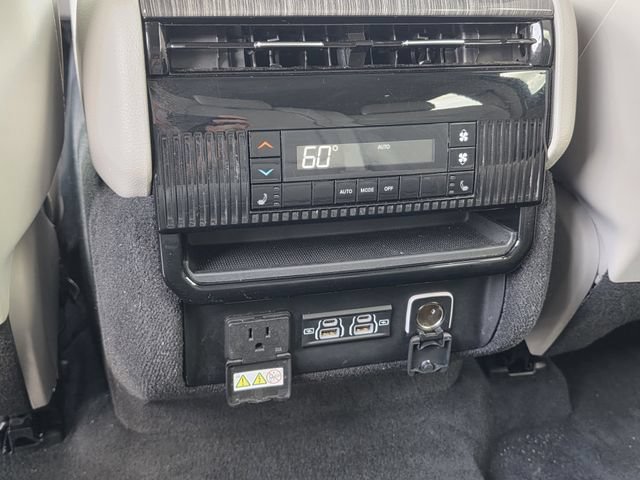 Used 2022 Jeep Wagoneer Series III AWD/4WD image 20