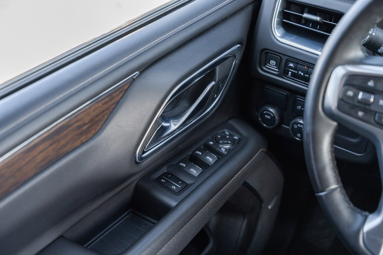 Used 2023 Chevrolet Suburban Premier image 28