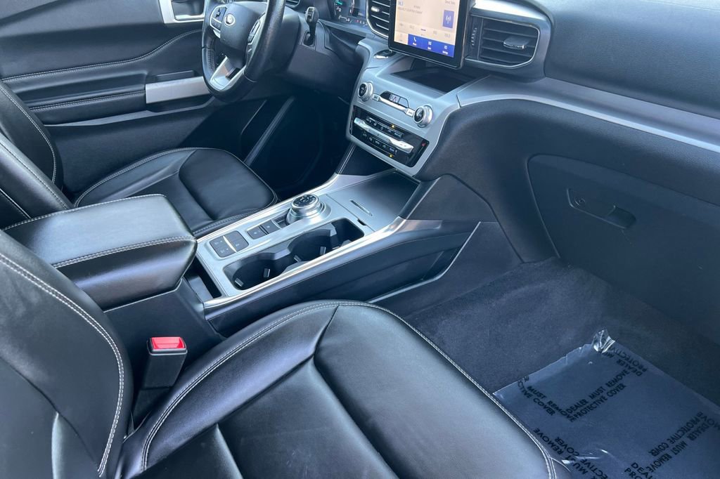 Certified 2022 Ford Explorer XLT w/ Equipment Group 202A image 17