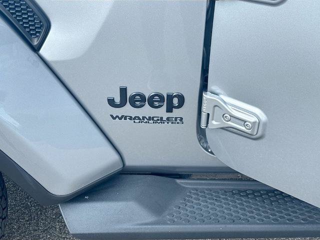 Used 2019 Jeep Wrangler Unlimited Sahara AWD/4WD image 22