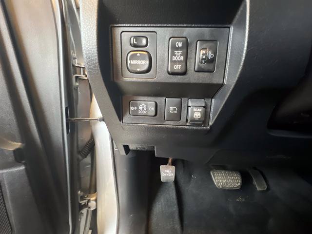 Used 2020 Toyota Tundra SR5 w/ SR5 Upgrade Package AWD/4WD image 24