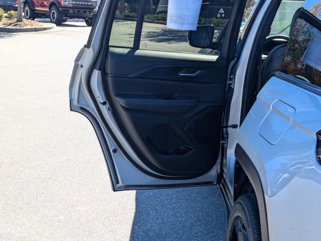 Used 2023 Jeep Grand Cherokee Altitude image 29