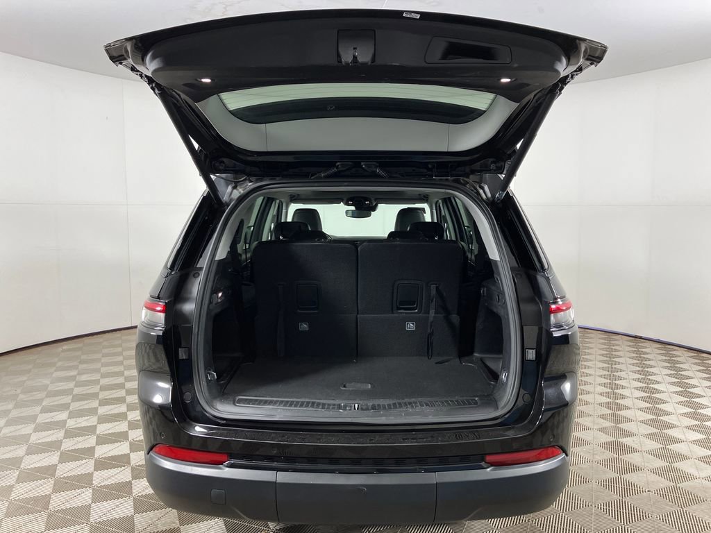 Used 2023 Jeep Grand Cherokee L Limited w/ Black Appearance Package image 28