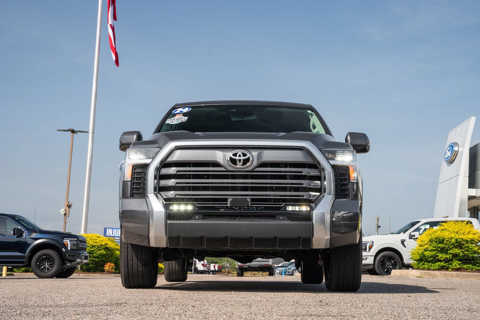 Used 2024 Toyota Tundra Limited w/ Power Package AWD/4WD image 3
