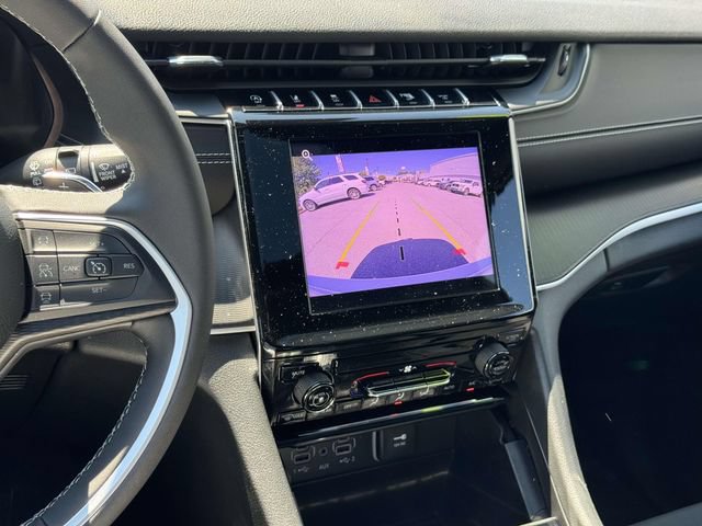 Used 2024 Jeep Grand Cherokee Laredo X AWD/4WD image 21