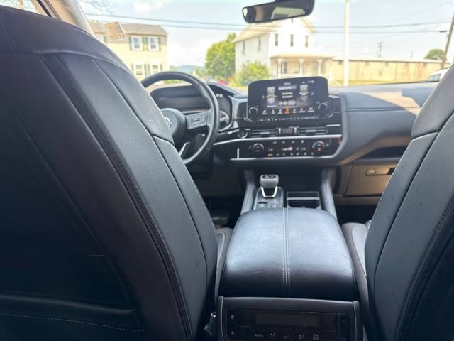 Used 2025 Nissan Pathfinder SL AWD/4WD image 38