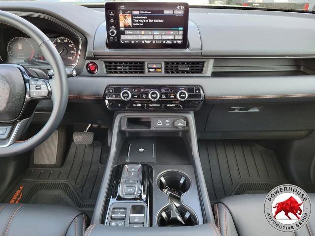 Used 2025 Honda Pilot TrailSport image 21