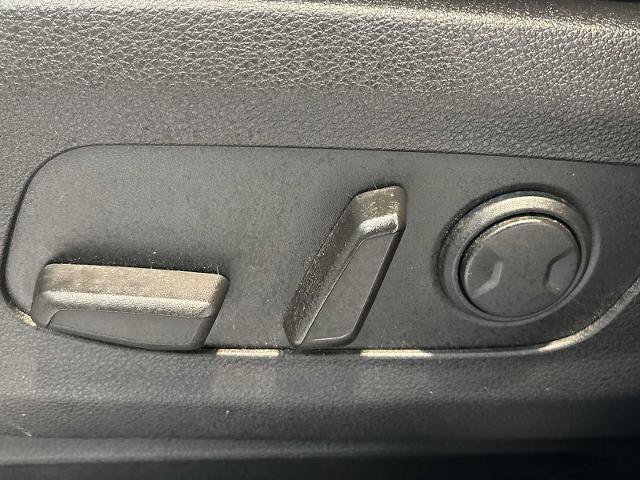 Used 2024 Kia Carnival EX image 33