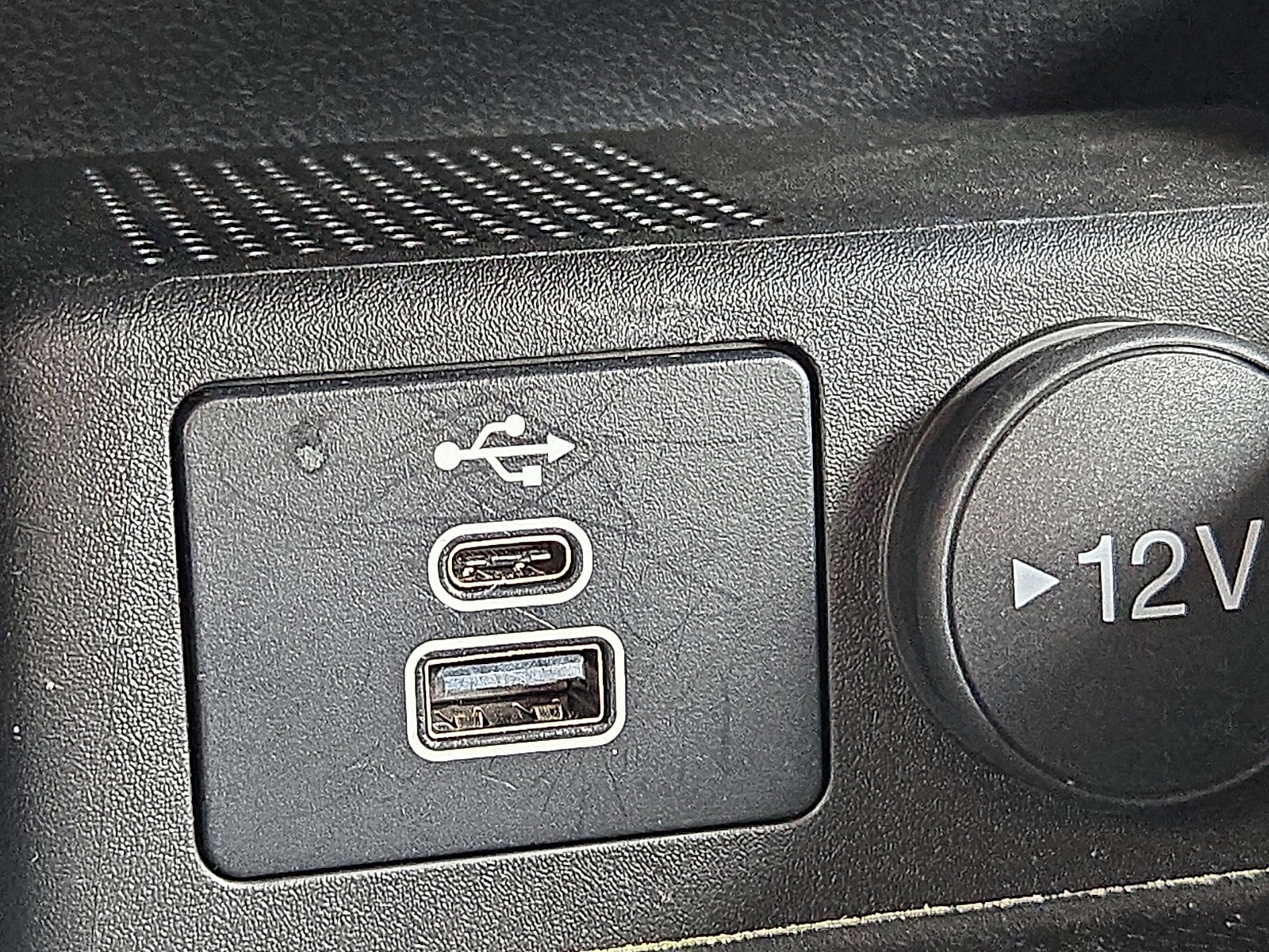 Certified 2025 Ford Escape ST-Line w/ Tech Pack #1 AWD/4WD image 19