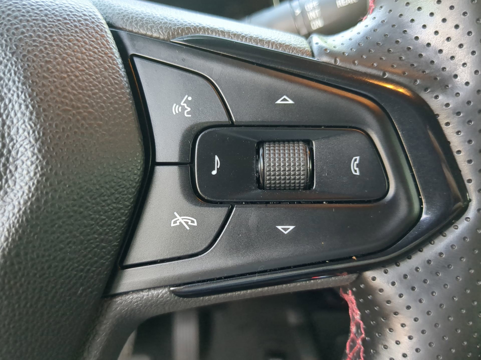 Used 2025 Chevrolet TrailBlazer RS w/ Convenience Package FWD image 66