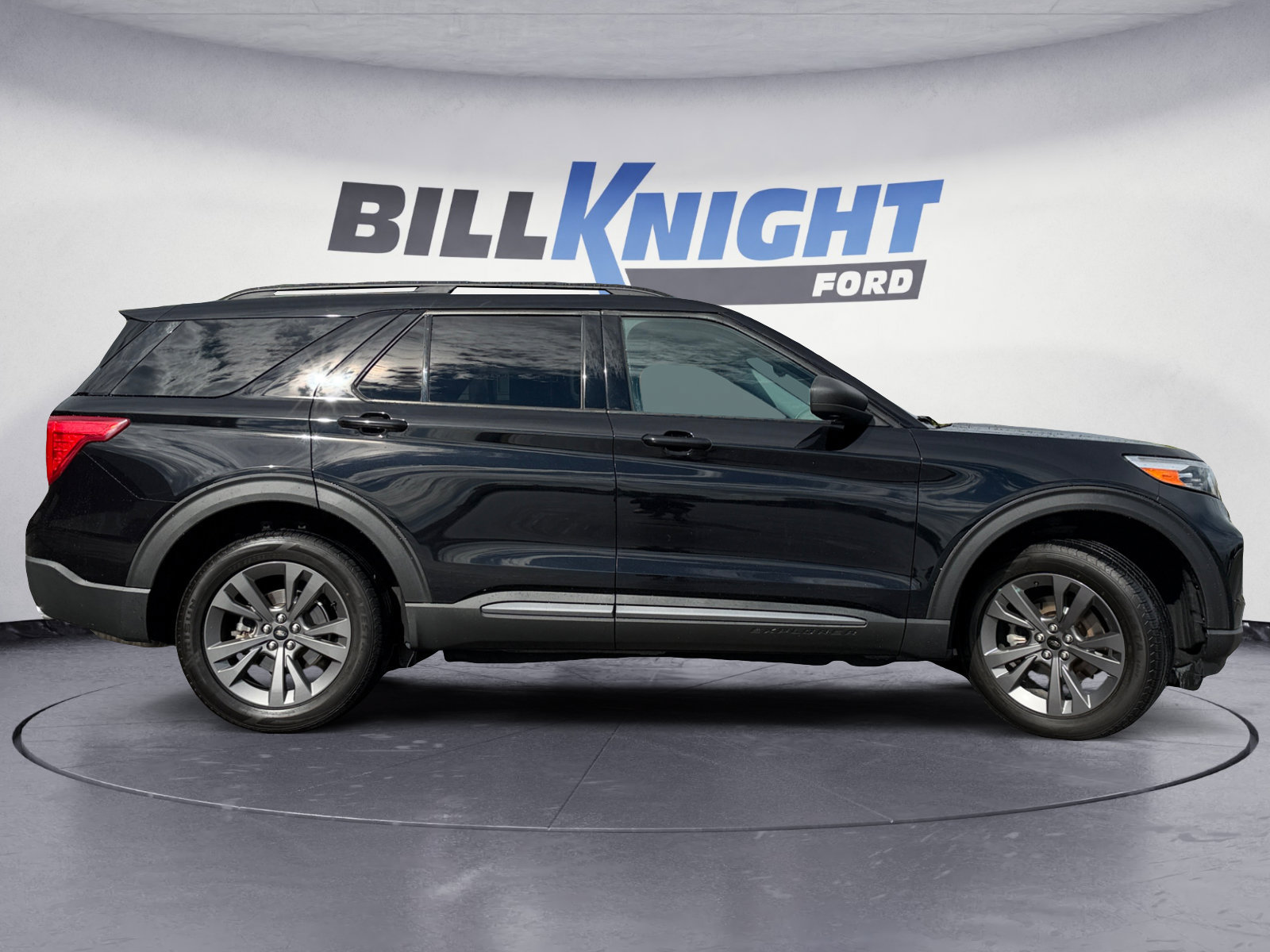 Certified 2021 Ford Explorer XLT w/ Equipment Group 202A AWD/4WD image 6
