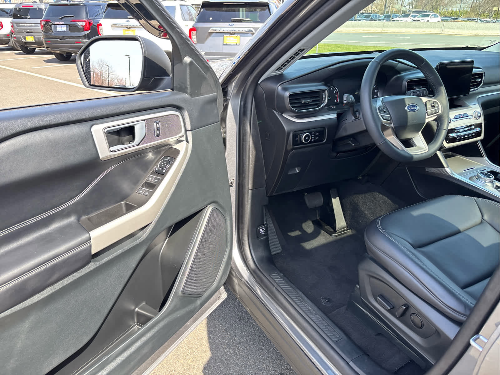 Certified 2023 Ford Explorer XLT w/ Equipment Group 202A image 10