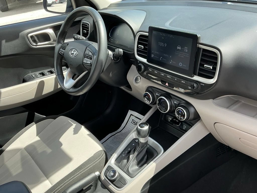 Used 2025 Hyundai Venue SEL FWD image 19
