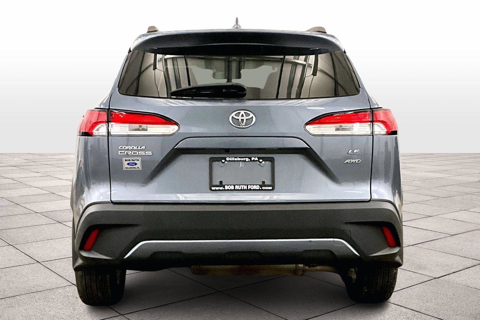 Used 2023 Toyota Corolla Cross LE image 2