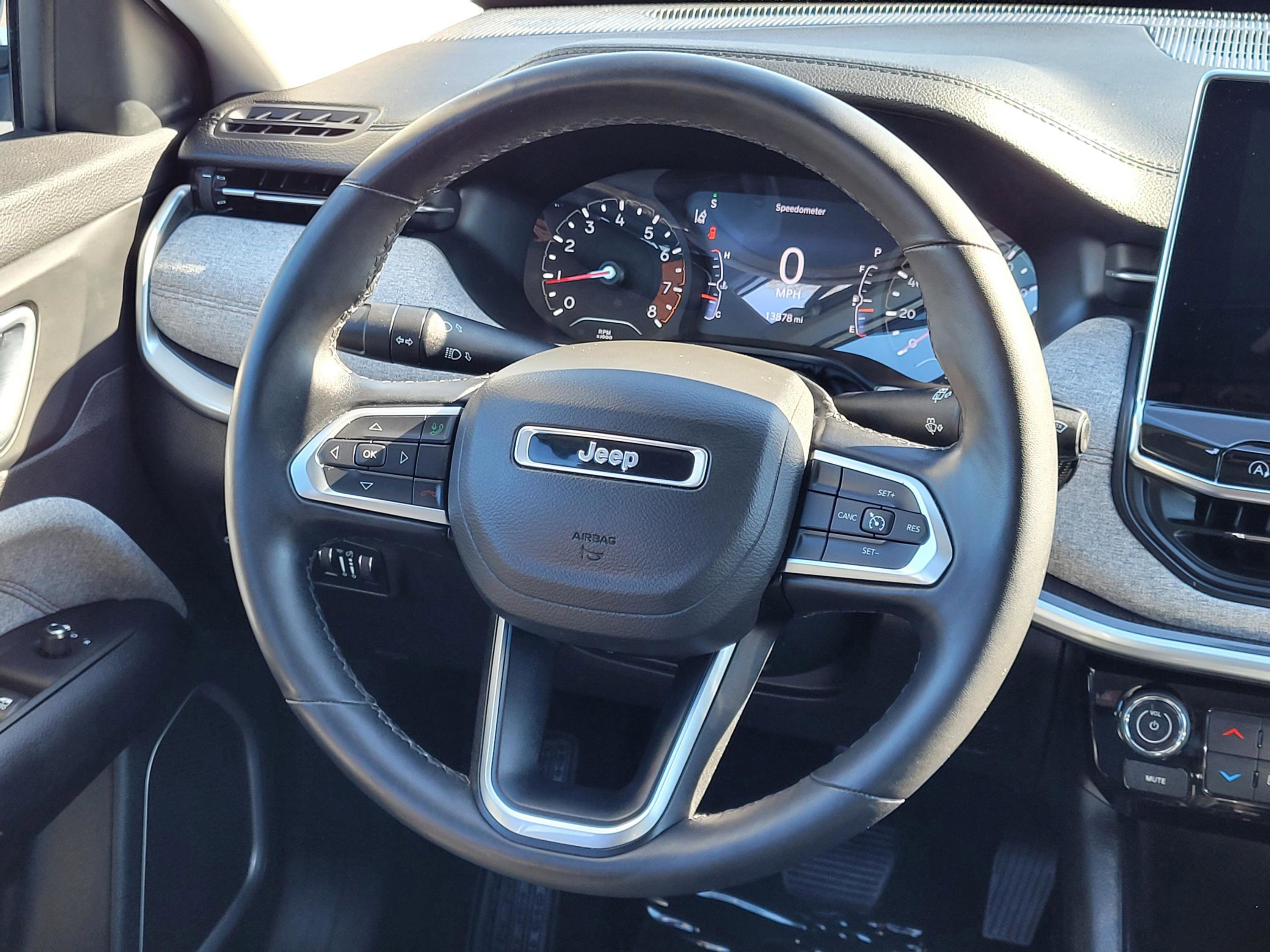 Used 2022 Jeep Compass Latitude image 10