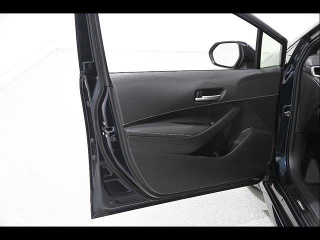 Used 2021 Toyota Corolla SE w/ SE Preferred Package image 5