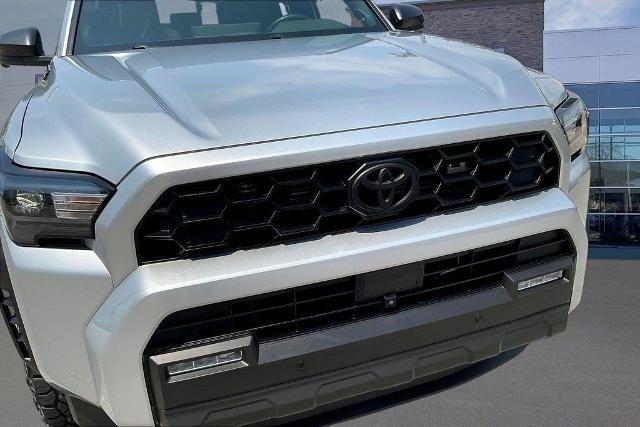 Used 2025 Toyota 4Runner TRD Off-Road Premium AWD/4WD image 32