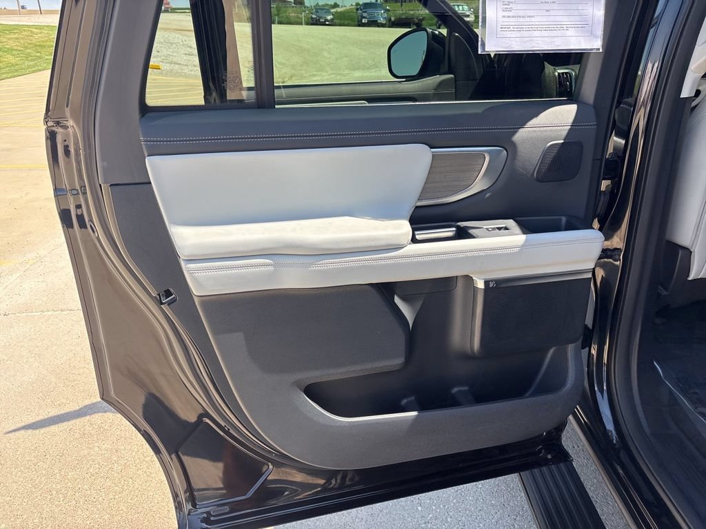 Certified 2025 Ford Expedition Max Platinum w/ Driver's Package AWD/4WD image 29