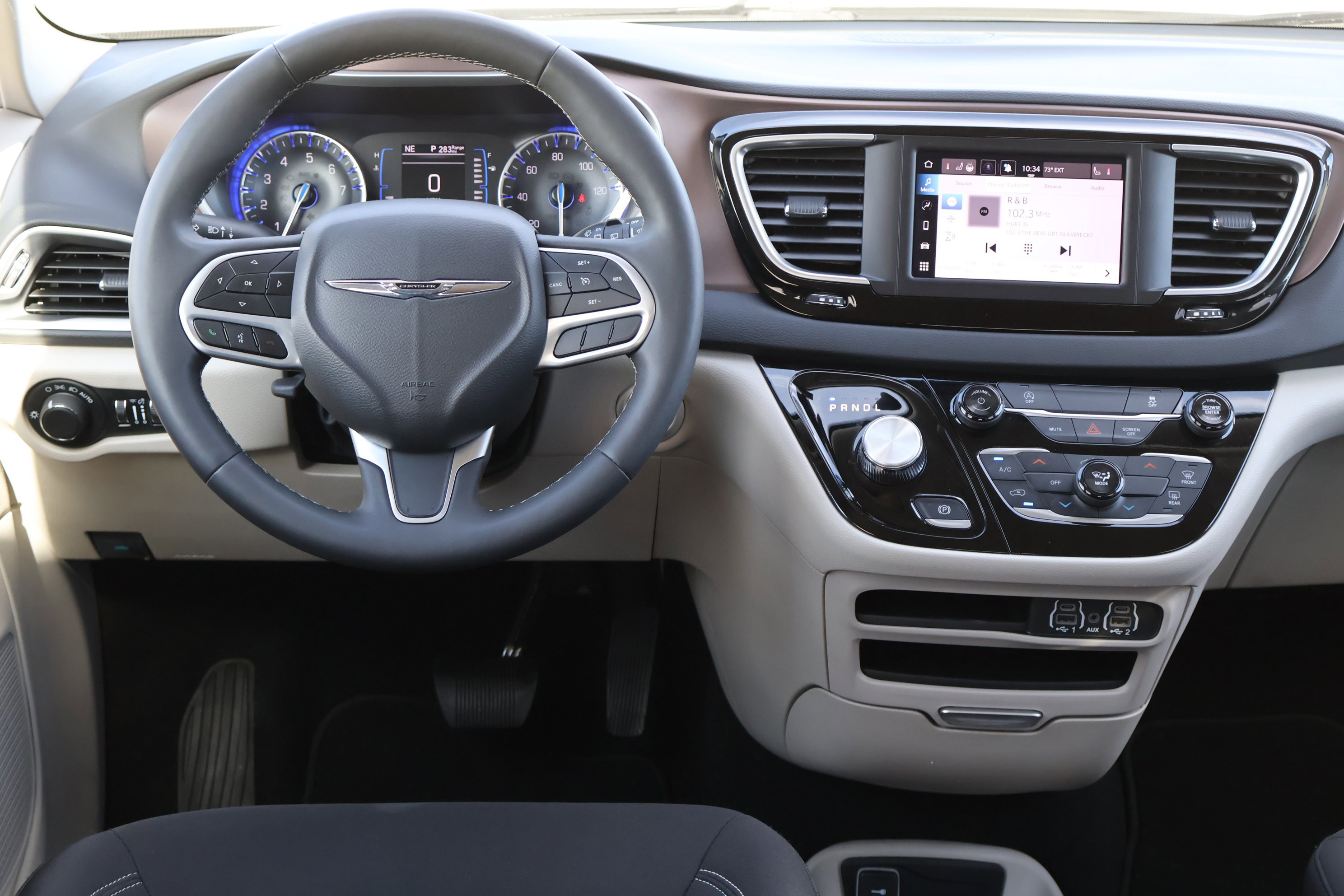 Used 2024 Chrysler Voyager LX image 27