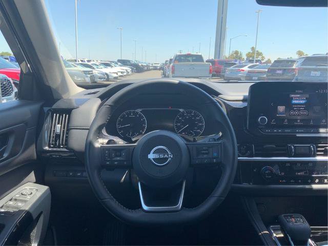 Used 2025 Nissan Pathfinder SV FWD image 18